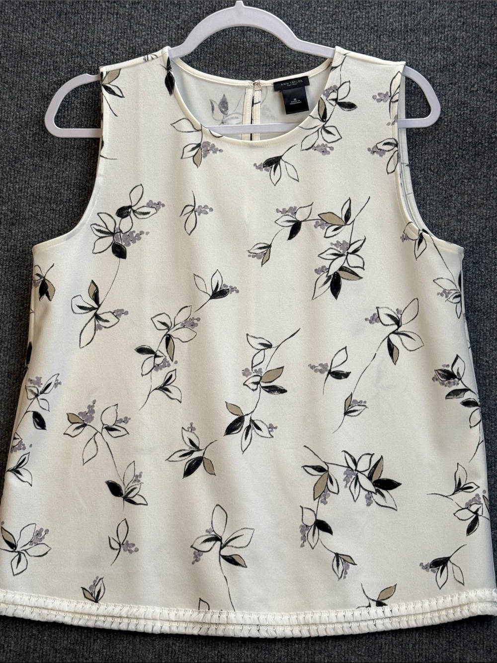 Ann Taylor Short Sleeve White Floral Blouse  Size Medium